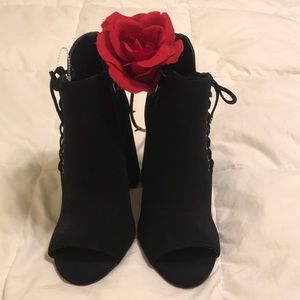 Opened toed lace up, zipper up cropped boots